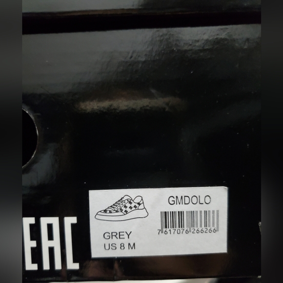 Guess Dolo Low-Top Sneakers - Picture 5 of 5